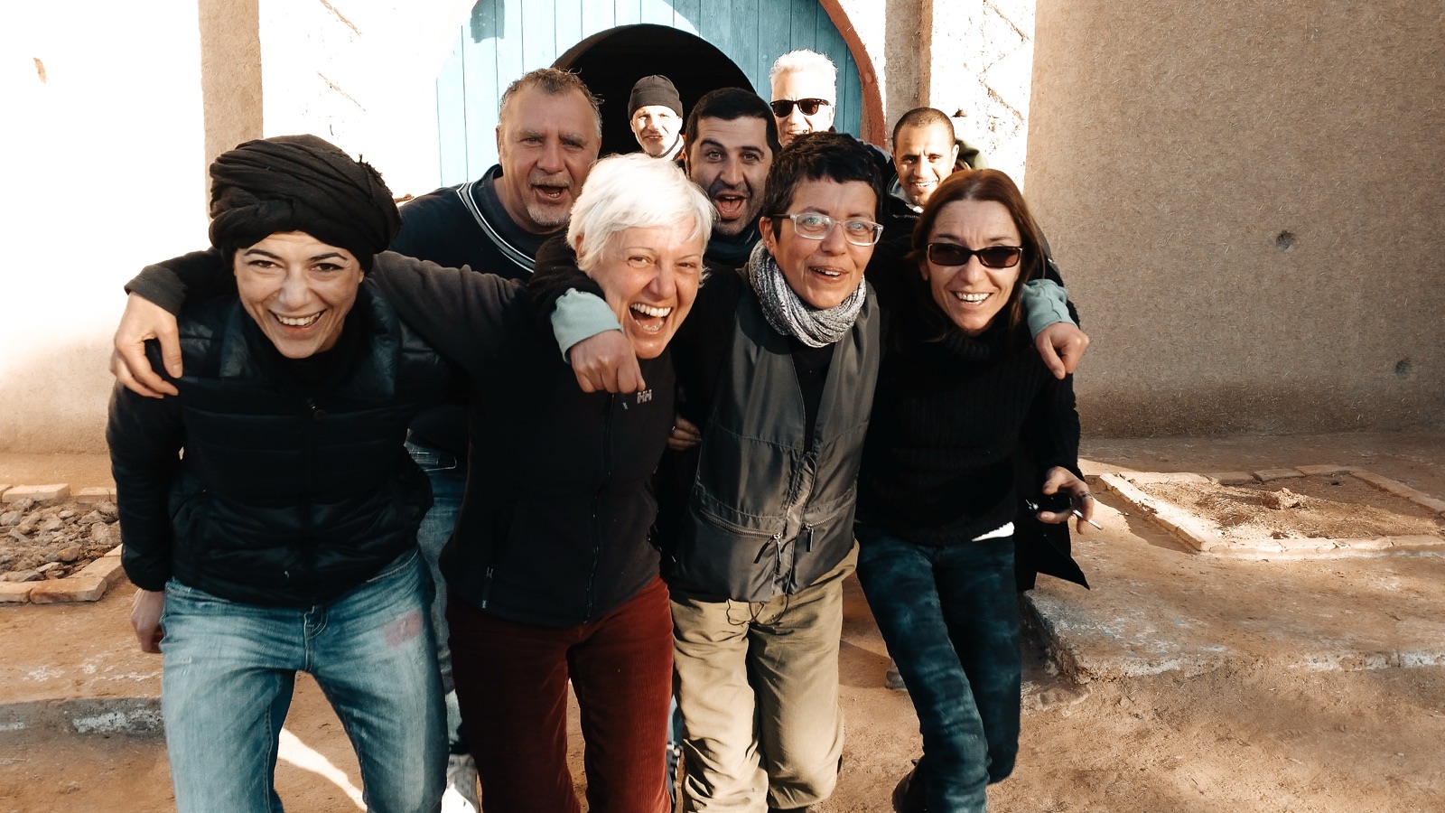 Gruppo di amici in viaggio privato in Marocco con AlidTours